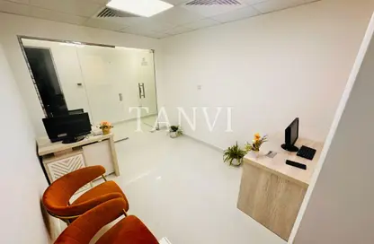 Office Space - Studio - 1 Bathroom for rent in Silver Home Building - Hor Al Anz - Deira - Dubai