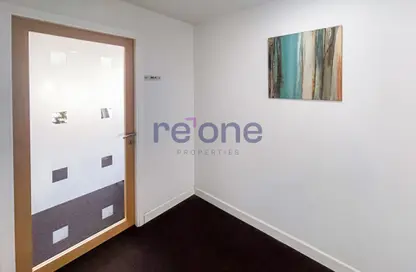 مكتب - استوديو - 2 حمامات للايجار في برج نسيمه - شارع الشيخ زايد - دبي