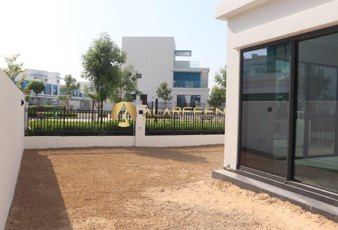 Corner Villa| Multiple Options Available| Call Now photo 12