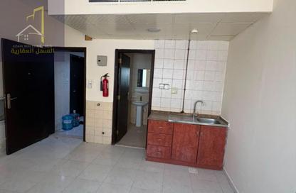 Apartment - Studio - 1 Bathroom for rent in Muwailih Building - Muwaileh - Sharjah