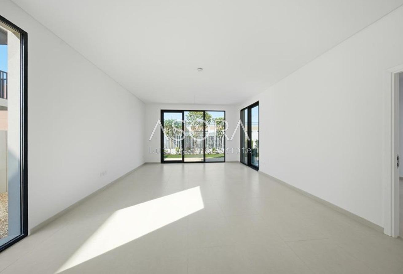 Corner 4BR |Single Row |Vastu Compliant |Upgraded photo 8