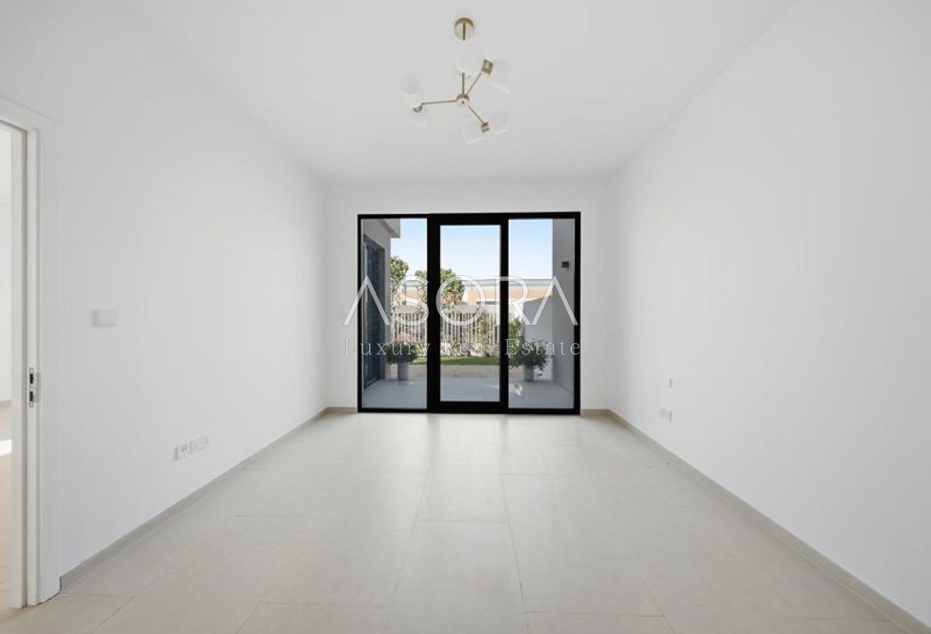 Corner 4BR |Single Row |Vastu Compliant |Upgraded photo 4