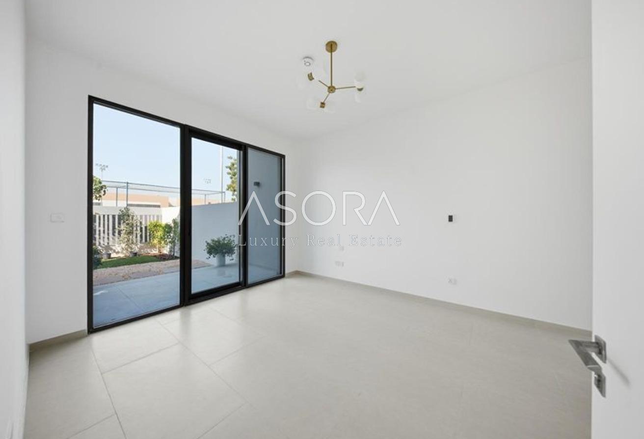 Corner 4BR |Single Row |Vastu Compliant |Upgraded photo 5