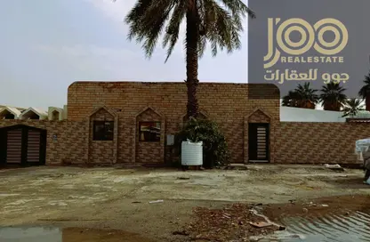 فيلا - 8 غرف نوم - 5 حمامات للايجار في الرقة - أم القيوين