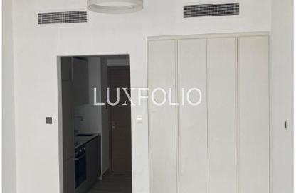 Apartment - Studio - 1 Bathroom for rent in Oxford Residence 2 - District 10 - Jumeirah Village Circle - Dubai