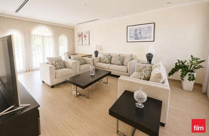 Villa - 3 Bedrooms - 4 Bathrooms for rent in District 5 - Jumeirah Park - Dubai