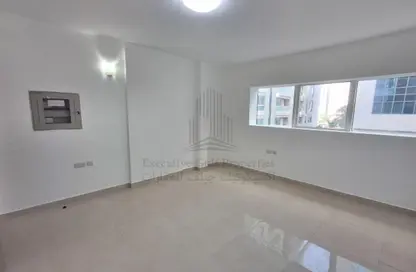 Apartment - 1 Bathroom for rent in Hamdan Street - Abu Dhabi