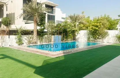 Villa - 7 Bedrooms - 7 Bathrooms for sale in District 6 - Jumeirah Park - Dubai