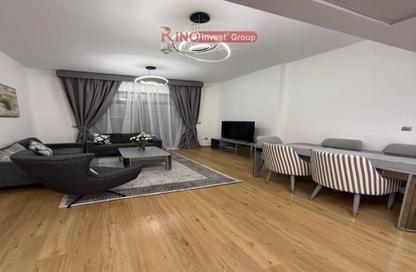 شقة - غرفة نوم - 2 حمامات للايجار في برج حمزة - مدينة دبي الرياضية - دبي