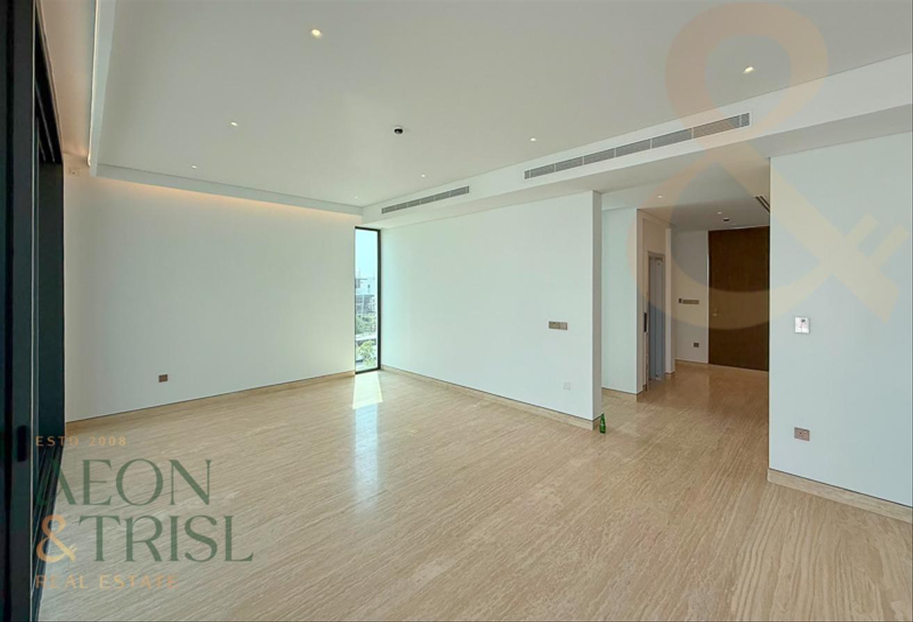 Luxurious Villa | Biggest Corner Plot | Single Row photo 3