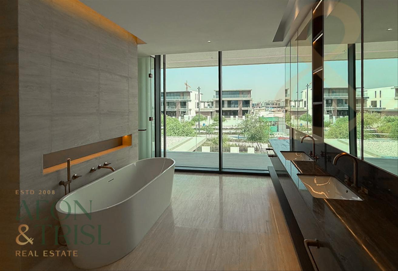 Luxurious Villa | Biggest Corner Plot | Single Row photo 11