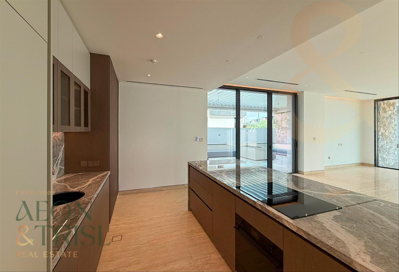 Luxurious Villa | Biggest Corner Plot | Single Row photo 7