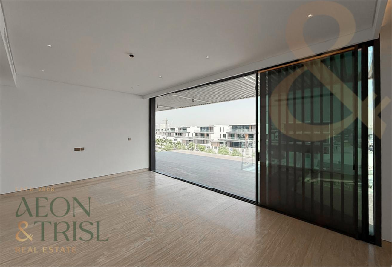 Luxurious Villa | Biggest Corner Plot | Single Row photo 12