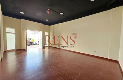 Shop - Studio - 1 Bathroom for rent in Building Y23 - England Cluster - International City - Dubai