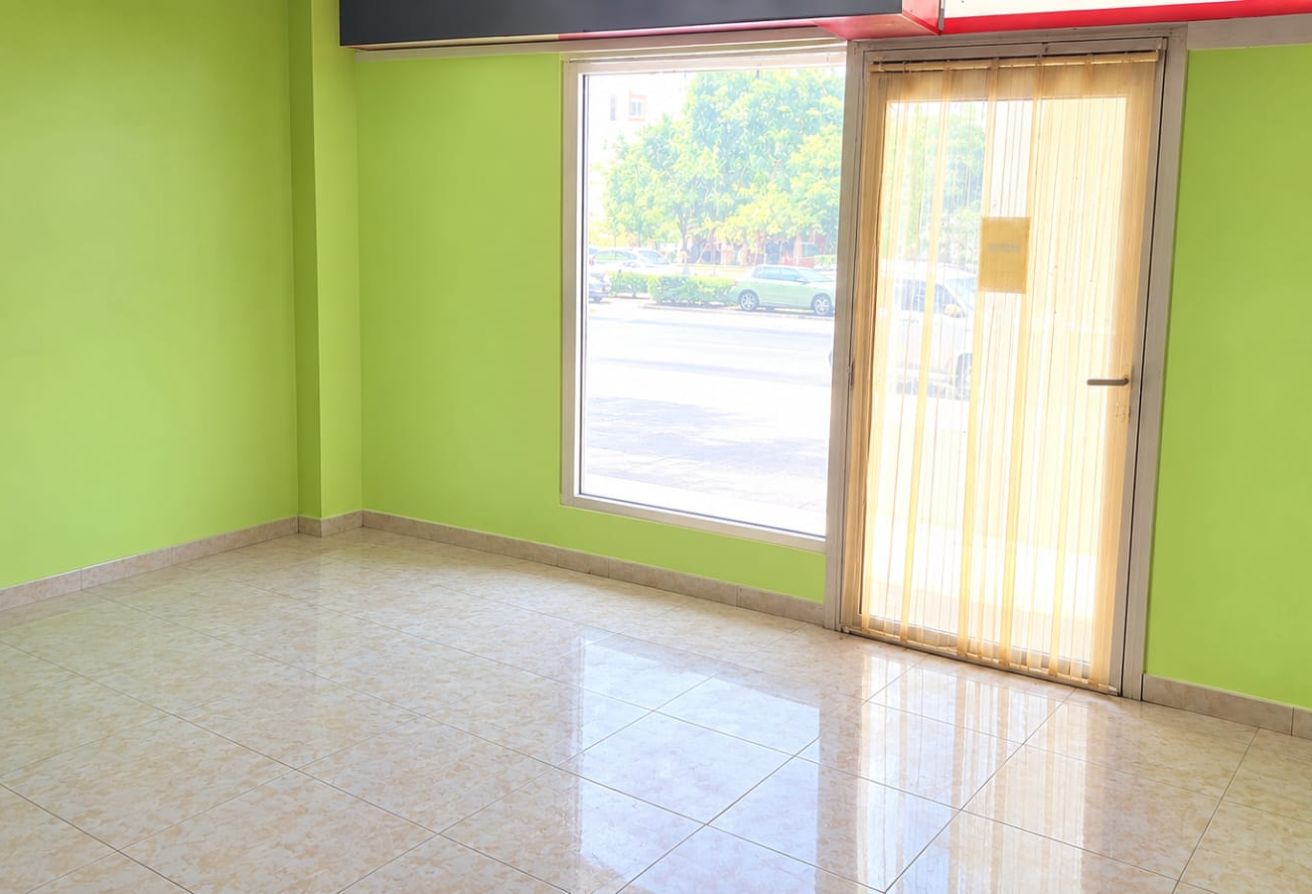 Shop for Rent| Road-facing | Front side | Greece photo 3