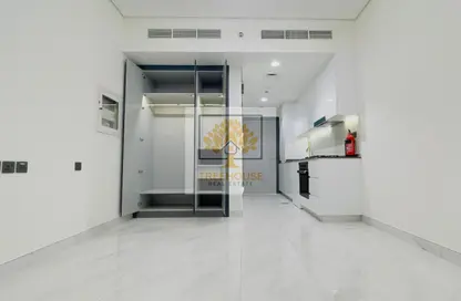 Apartment - Studio - 1 Bathroom for rent in Samana Golf Avenue - Dubai Studio City - Dubai