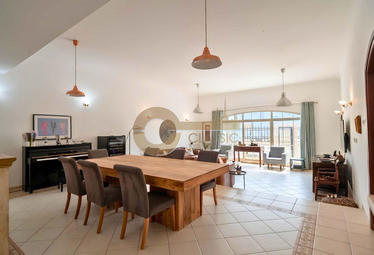 SPACIOUS 4BR + MAID | SHARED POOL | NEAR BEACH photo 3