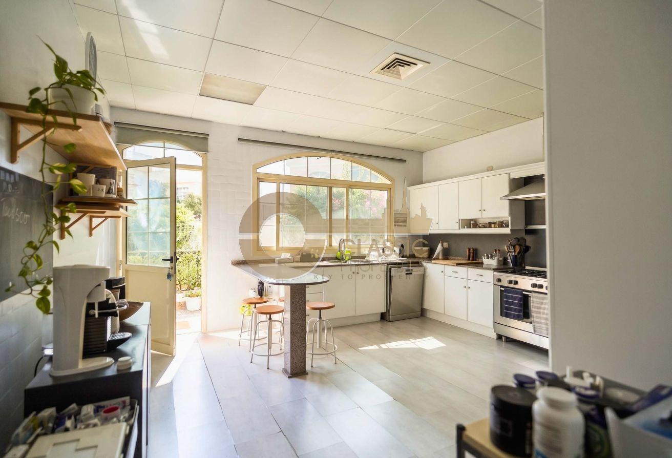 SPACIOUS 4BR + MAID | SHARED POOL | NEAR BEACH photo 6