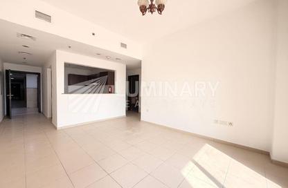 Apartment - 3 Bedrooms - 3 Bathrooms for rent in Tala 1 - Queue Point - Liwan - Dubai