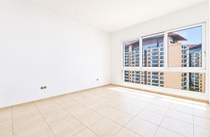 Apartment - 3 - 4 for rent in Marina Residences 6 - Marina Residences - Palm Jumeirah - Dubai