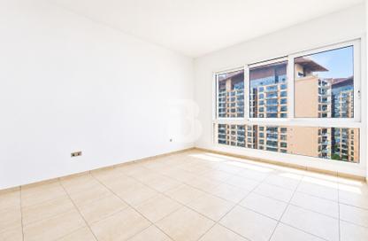Apartment - 3 - 4 for rent in Marina Residences 6 - Marina Residences - Palm Jumeirah - Dubai