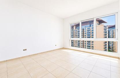 Apartment - 3 - 4 for rent in Marina Residences 6 - Marina Residences - Palm Jumeirah - Dubai