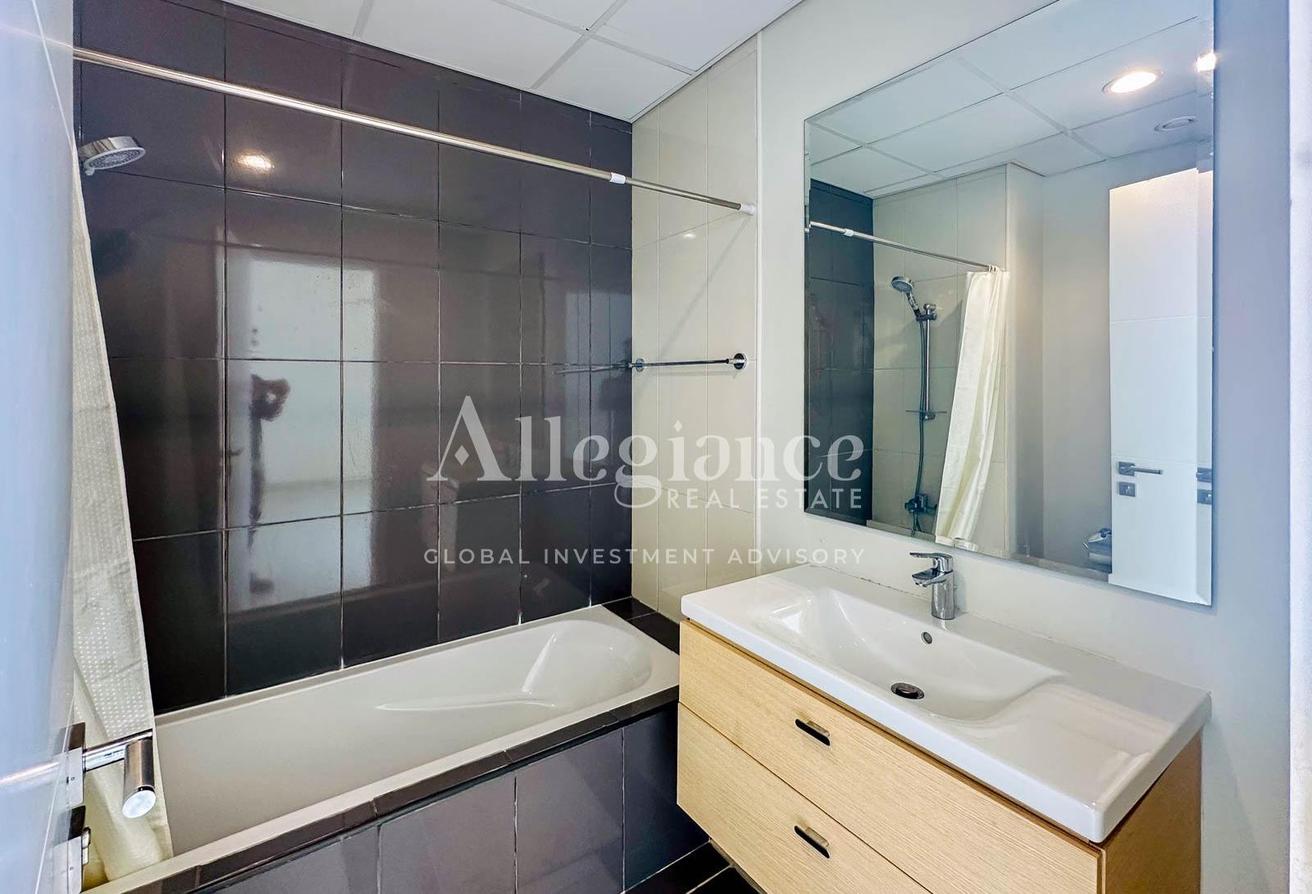 Spacious 3BR + Multipurpose Room | Private Garden photo 15
