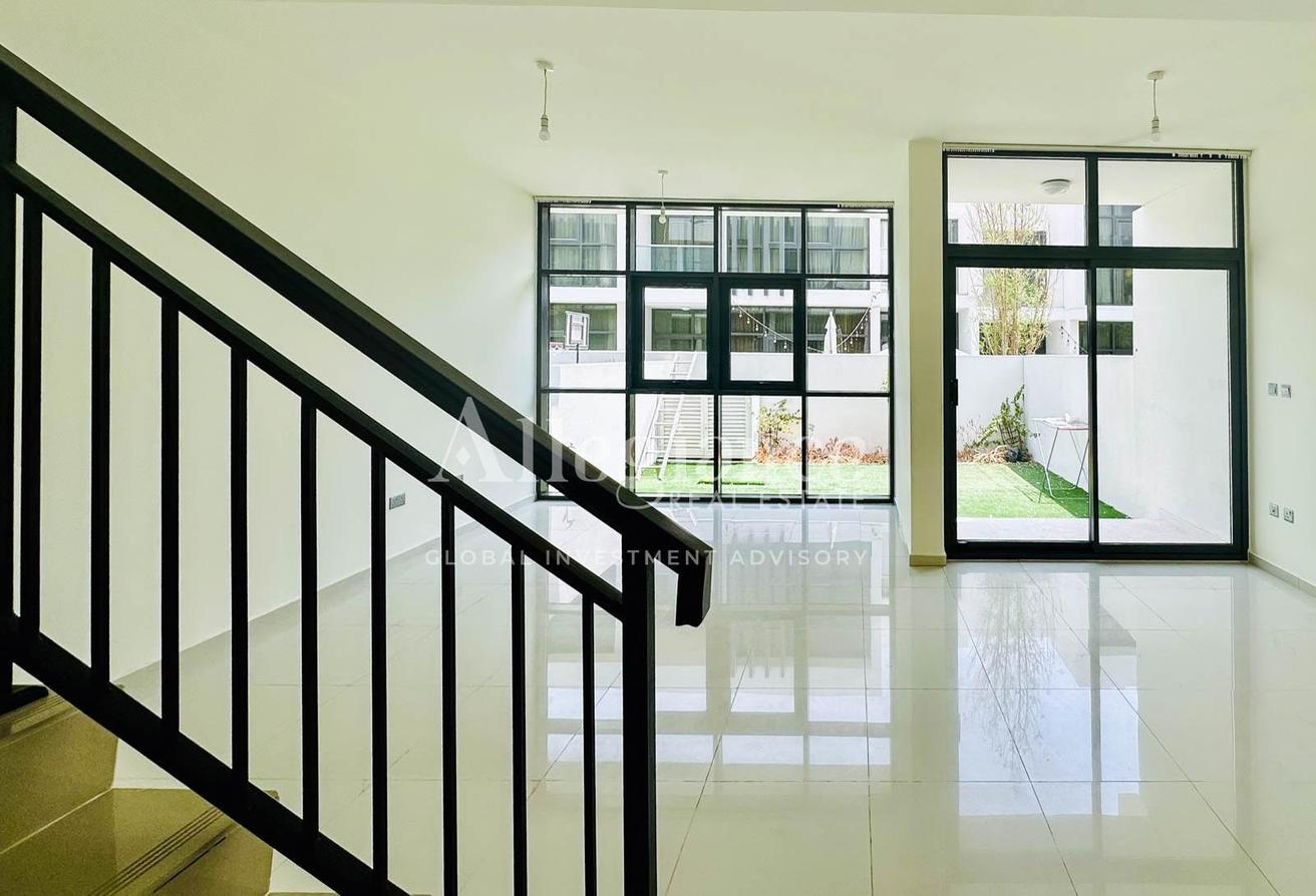 Spacious 3BR + Multipurpose Room | Private Garden photo 4