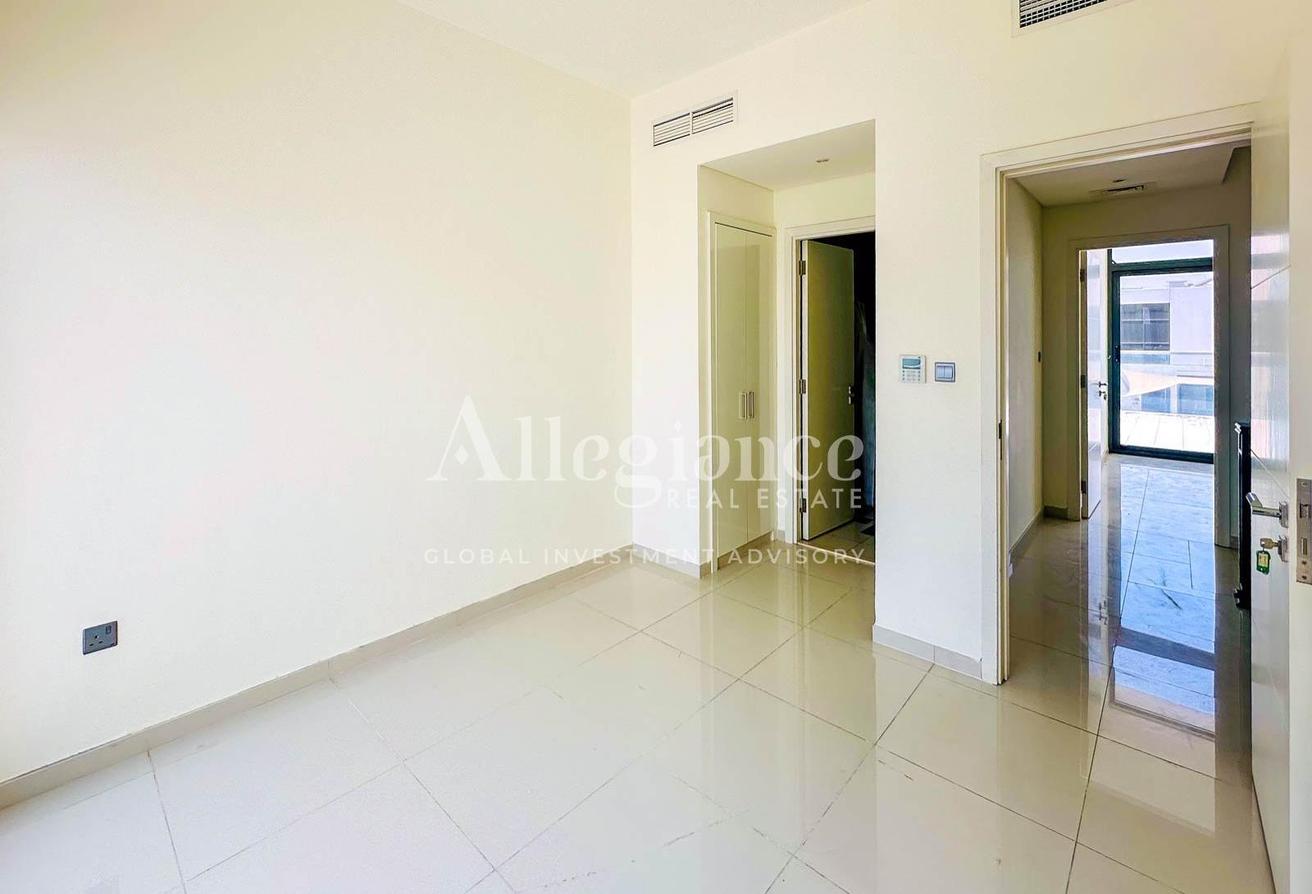 Spacious 3BR + Multipurpose Room | Private Garden photo 7