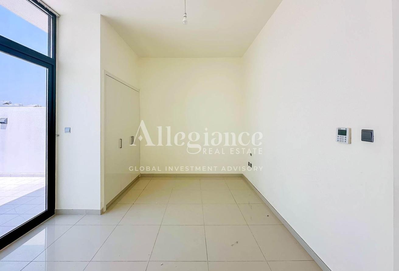 Spacious 3BR + Multipurpose Room | Private Garden photo 14
