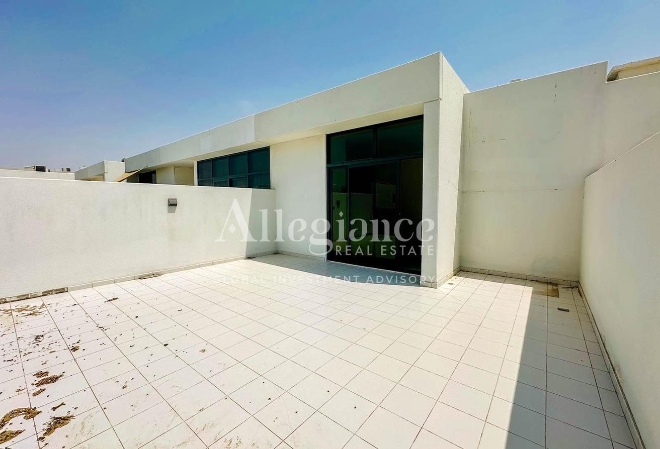 Spacious 3BR + Multipurpose Room | Private Garden photo 10