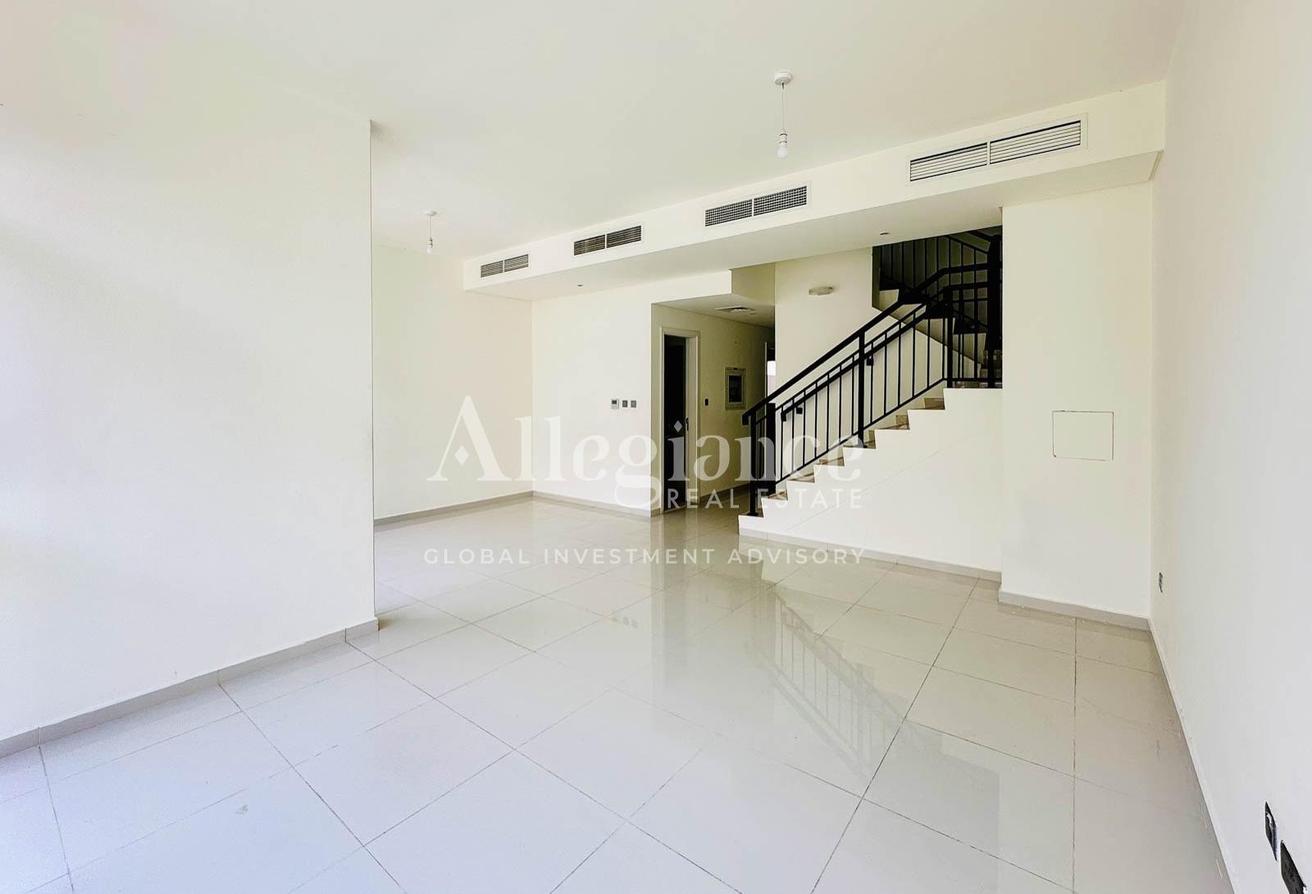 Spacious 3BR + Multipurpose Room | Private Garden photo 2