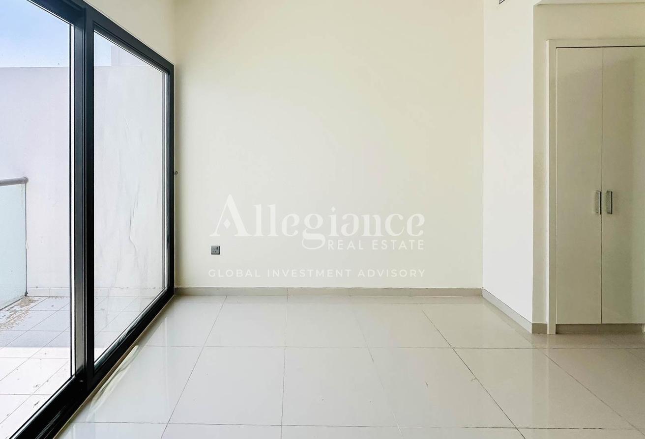 Spacious 3BR + Multipurpose Room | Private Garden photo 8