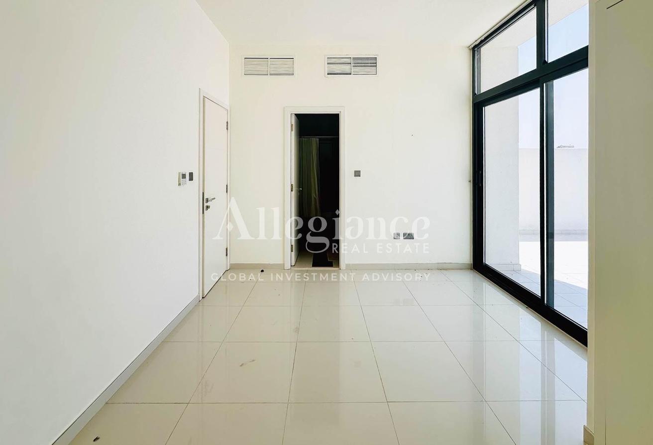 Spacious 3BR + Multipurpose Room | Private Garden photo 13