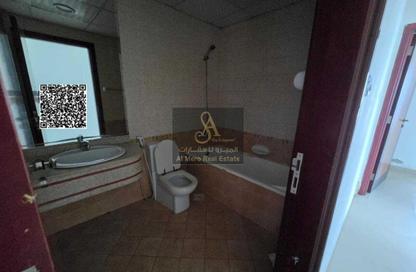 Apartment - 2 Bedrooms - 2 Bathrooms for rent in Corniche Tower - Ajman Corniche Road - Ajman