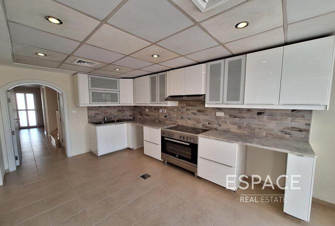98266618 - Property Image 3
