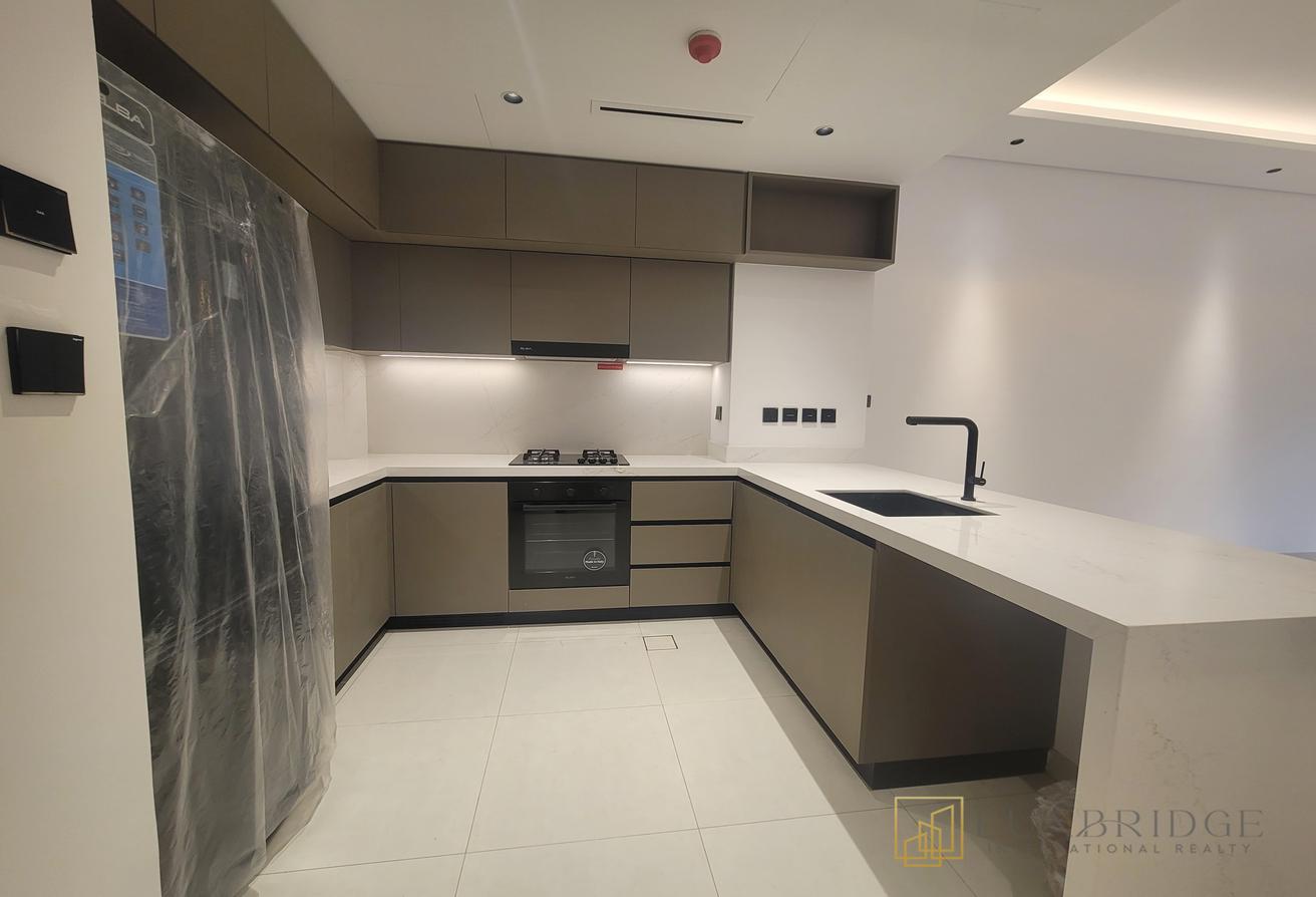 Modern One bedroom | Study Room | Unfurnished photo 5
