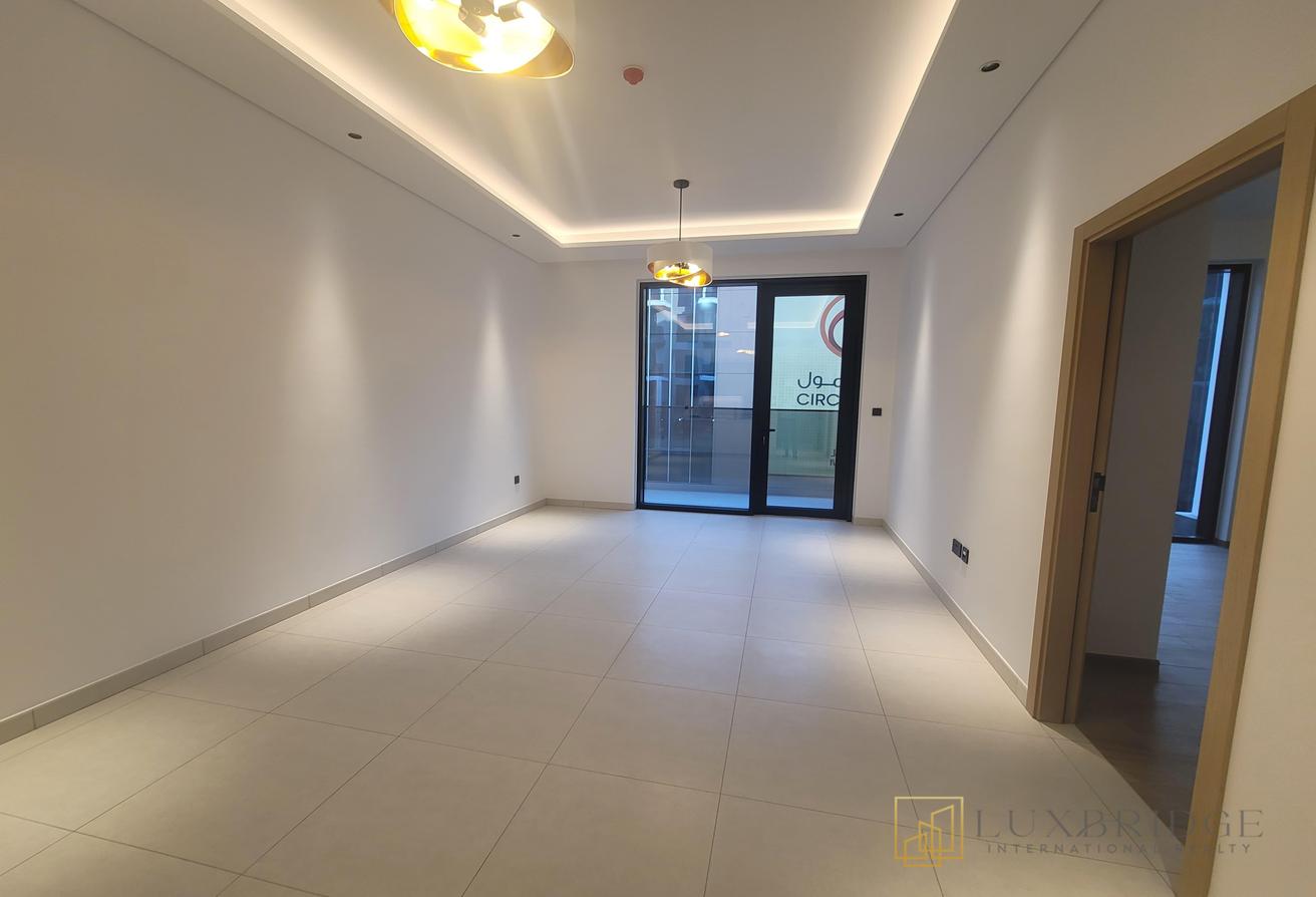 Modern One bedroom | Study Room | Unfurnished photo 6