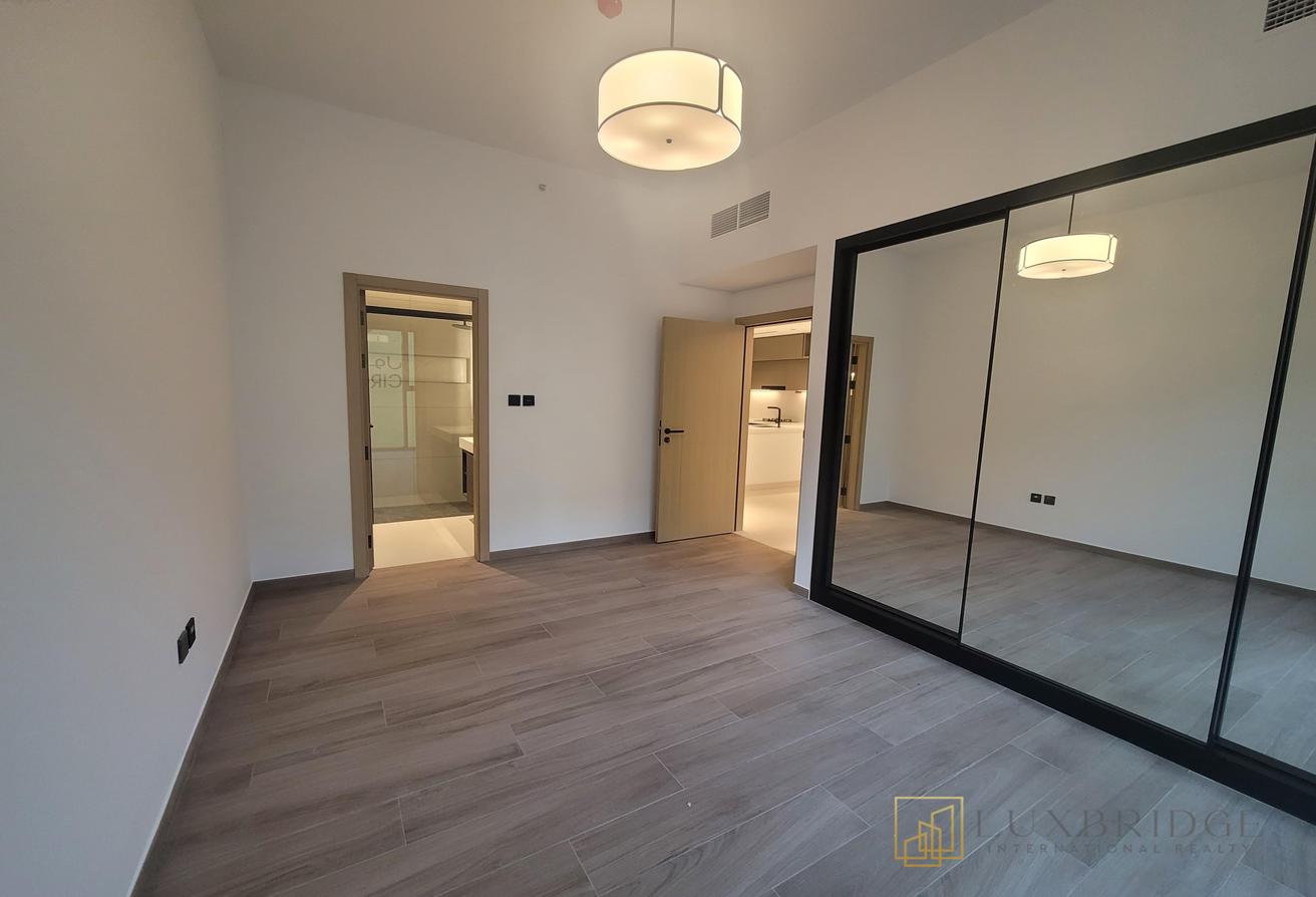 Modern One bedroom | Study Room | Unfurnished photo 7