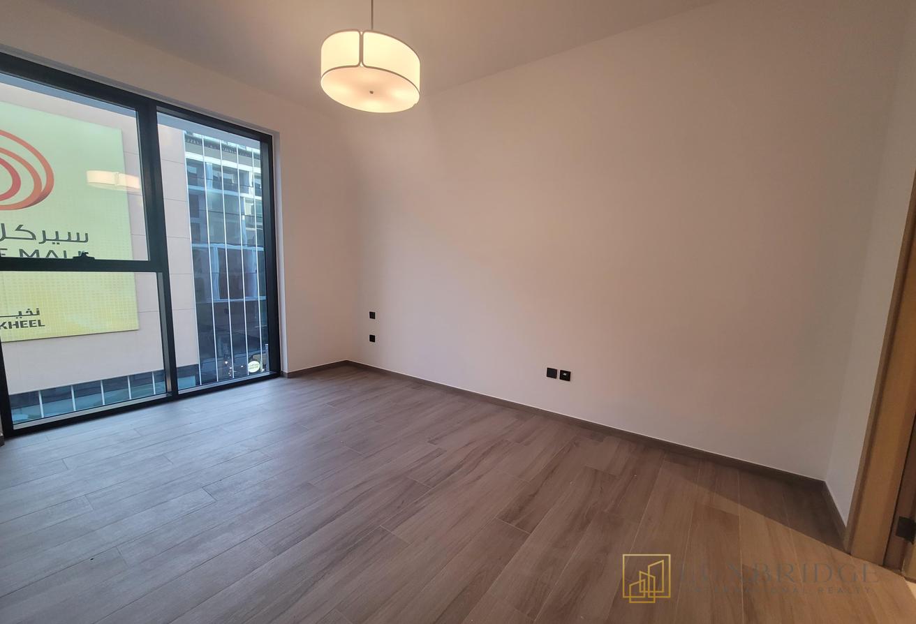 Modern One bedroom | Study Room | Unfurnished photo 9