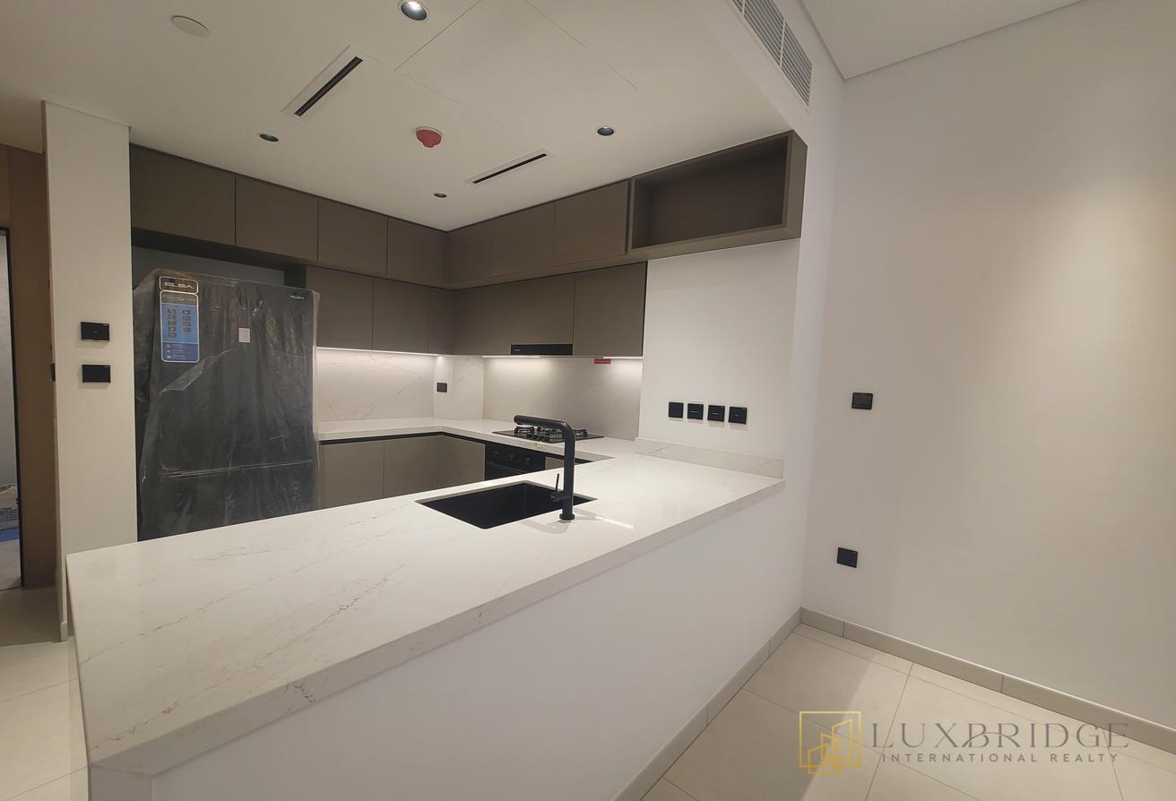 Modern One bedroom | Study Room | Unfurnished photo 4