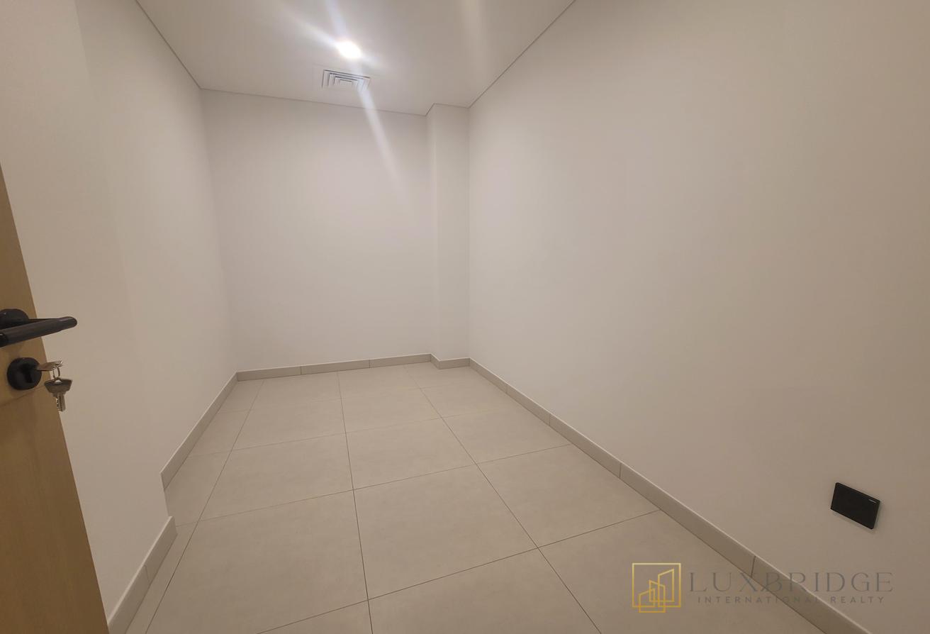 Modern One bedroom | Study Room | Unfurnished photo 10