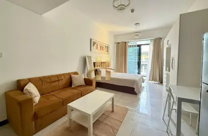 شقة - 1 حمام للايجار في كريستال مساكن - منطقة 11 - قرية جميرا الدائرية - دبي