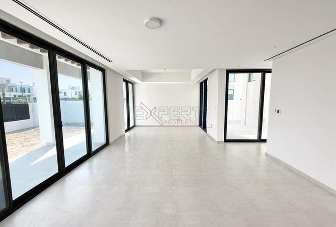 101710009 - Property Image 3