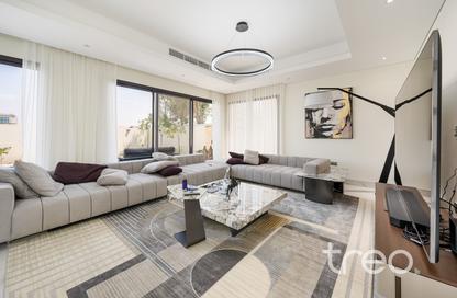 Villa - 4 - 5 for sale in District 6 - Jumeirah Park - Dubai Villa - 4 - 5 for sale in District 6 - Jumeirah Park - Dubai