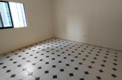 Apartment - 2 - 3 for rent in Lake Tower - Al Majaz 1 - Al Majaz - Sharjah