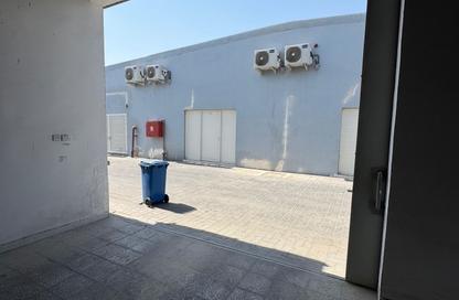 Warehouse - Studio - 2 Bathrooms for rent in Mussafah Industrial Area - Mussafah - Abu Dhabi