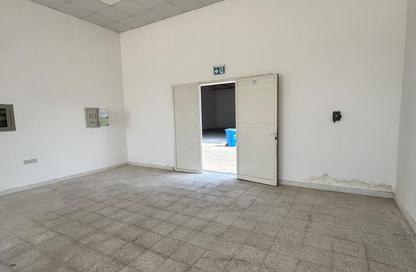 Warehouse - Studio - 2 Bathrooms for rent in Mussafah Industrial Area - Mussafah - Abu Dhabi
