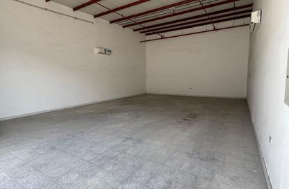 Warehouse - Studio - 2 Bathrooms for rent in Mussafah Industrial Area - Mussafah - Abu Dhabi