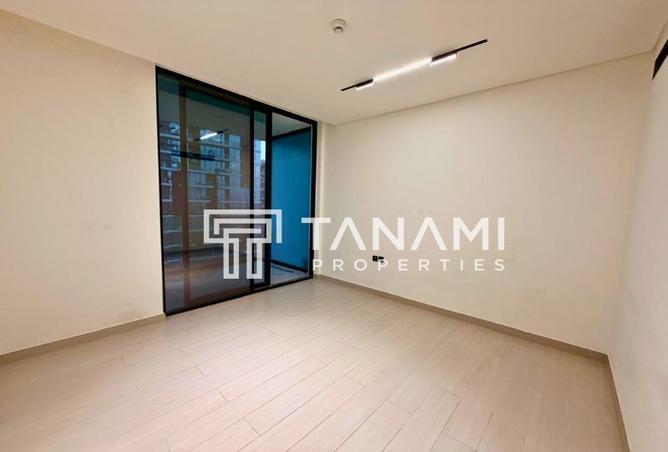 Unfurnished Apartment | Balcony | City Views photo 2